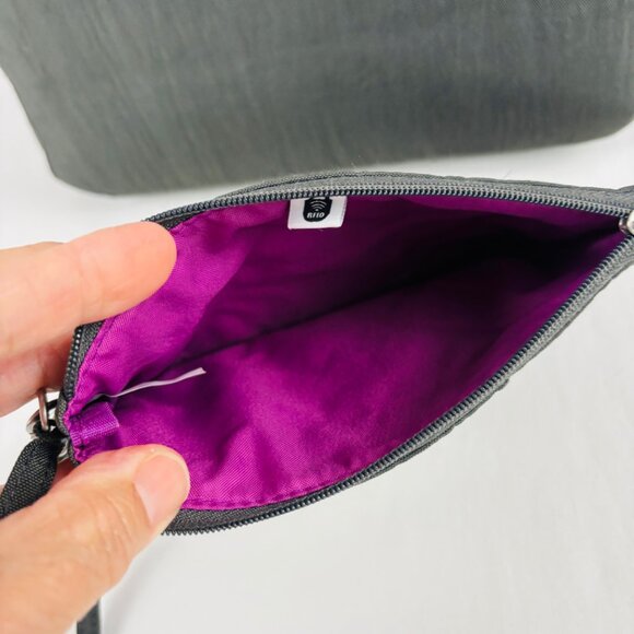 Baggallini Everywhere Green Crossbody Hobo Bag and Wristlet - Picture 10 of 15